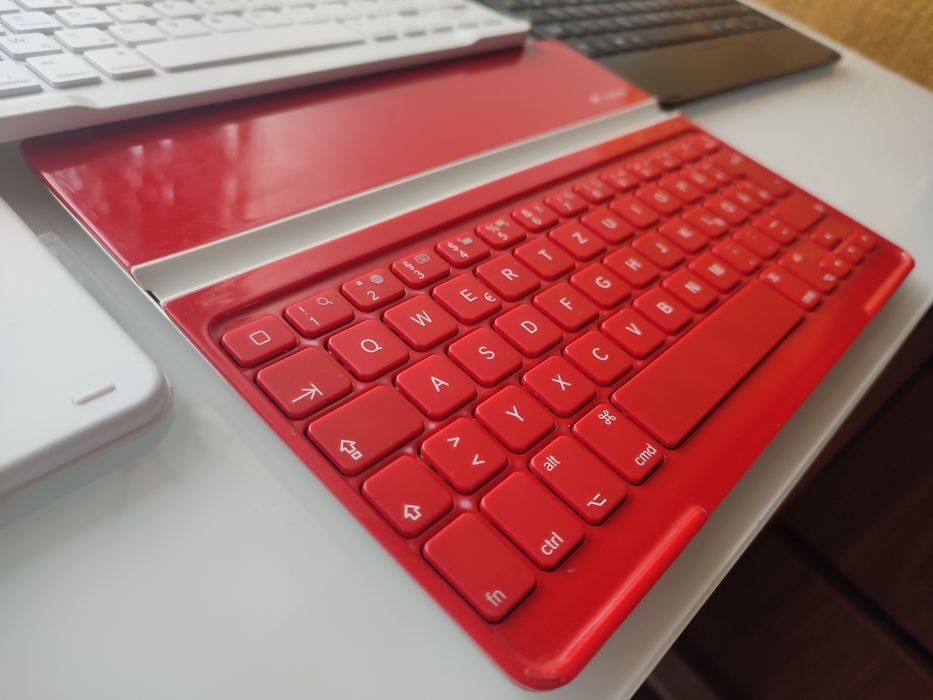 tastaura logitech keys go on