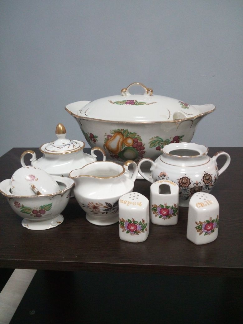 Продам  сервиз посуды