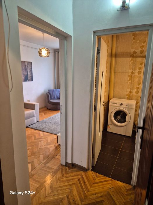 Garsoniera de închiriat pe Praporgescu, zona centrala, malul Mureșului