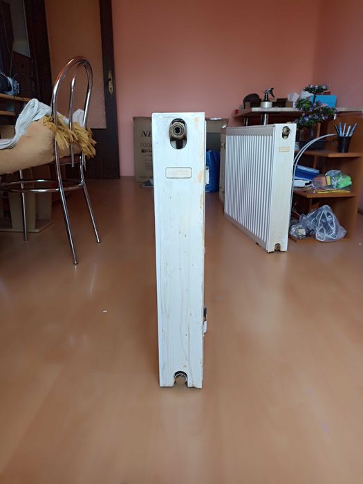 Vând radiator panou din oțel, în stare funcțională bună
