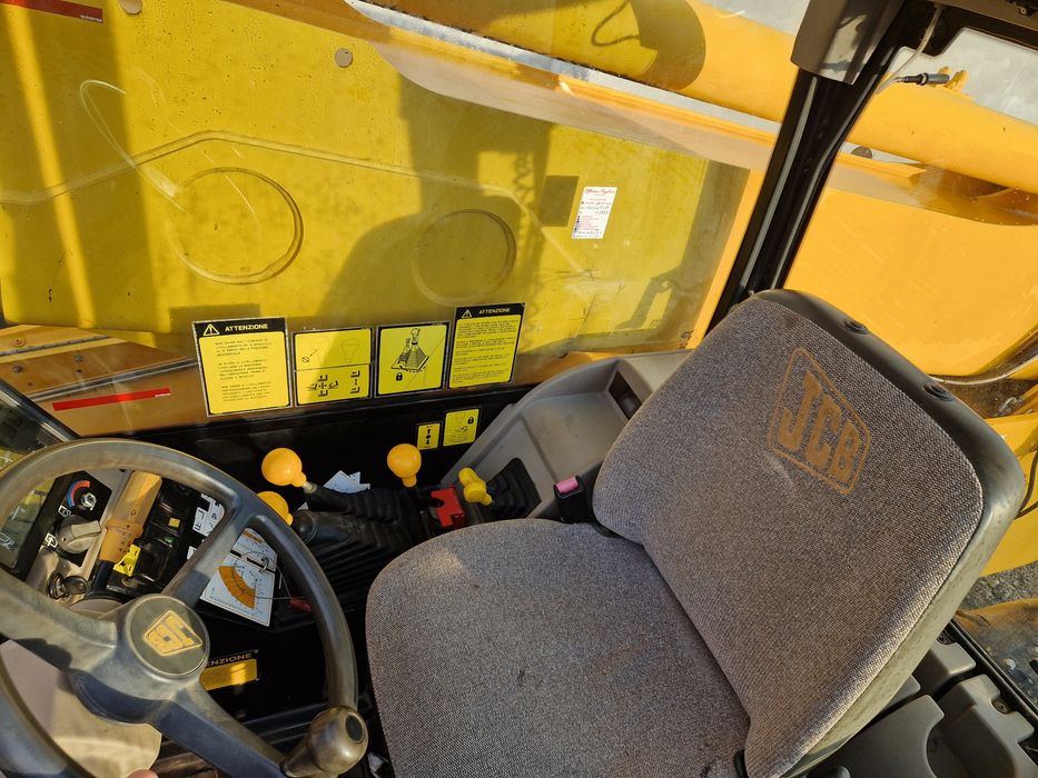 Încărcător telescopic JCB