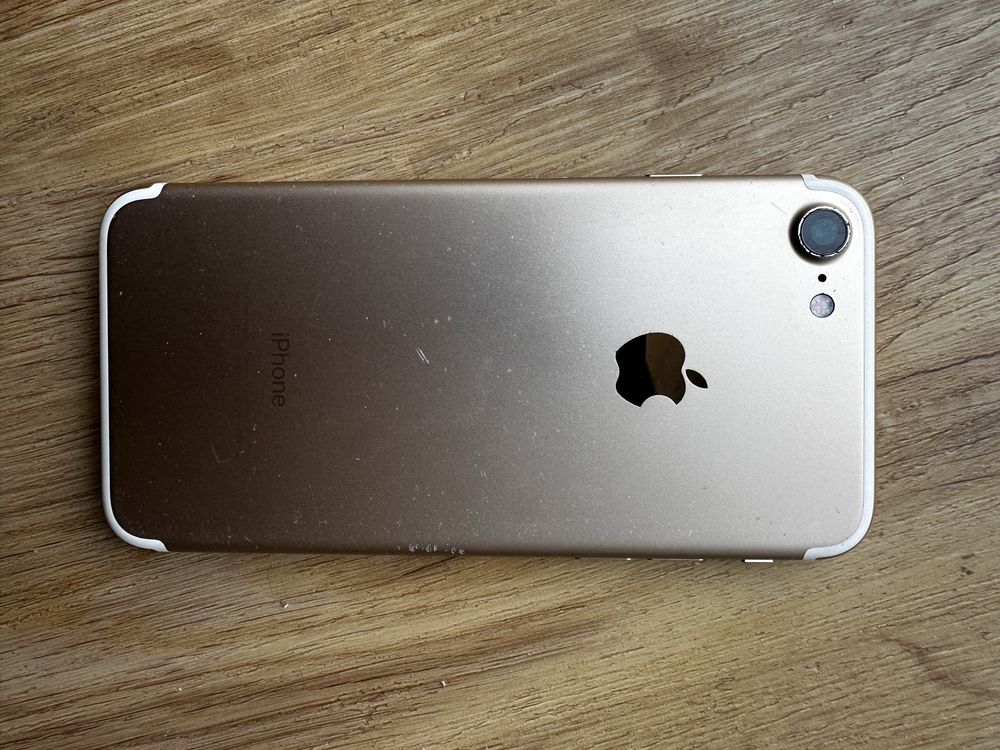 Iphone 7 , 32 GB, с протектор и Case