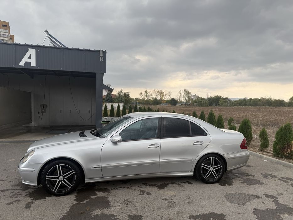 Mercedes e220.