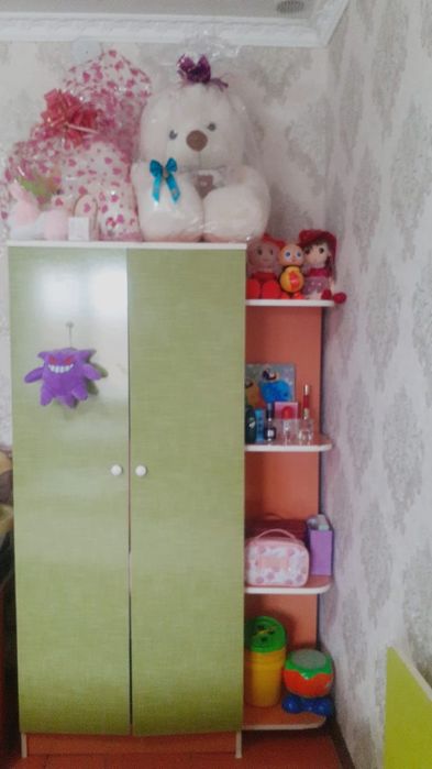 Продаю  диваны  и шифоньер