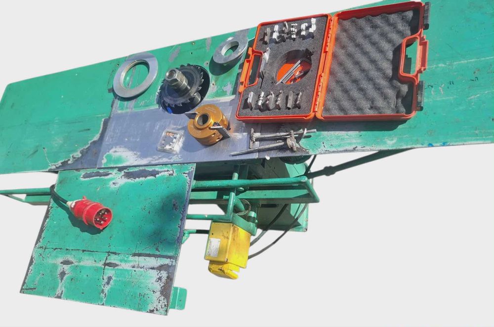 Vand masina de frezat pentru lemn