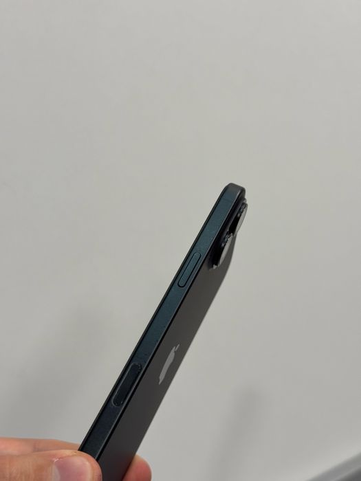 Продавам iPhone 16 PLUS 100% батерия