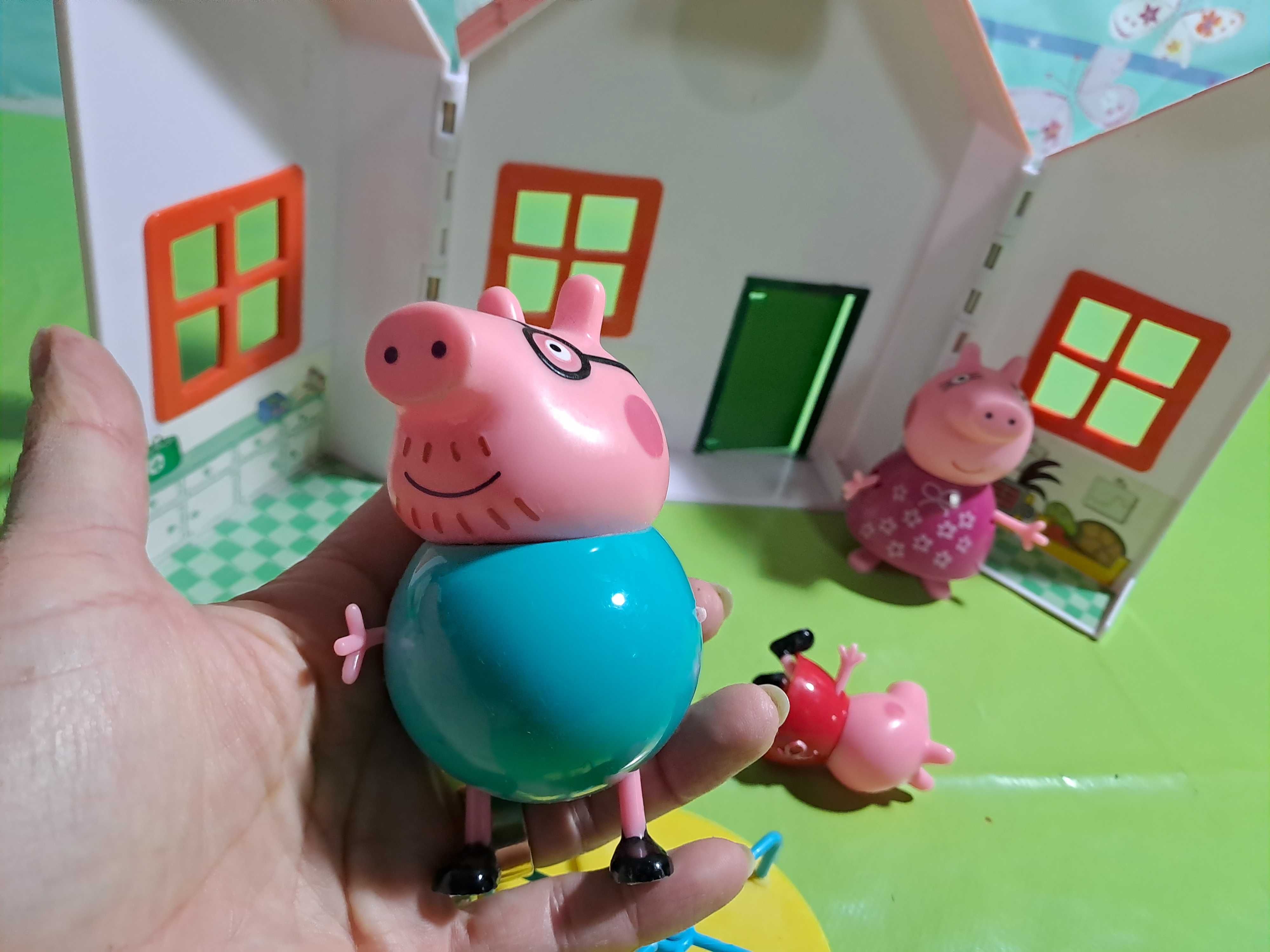 Casuta mica Peppa pig si alte jucarii