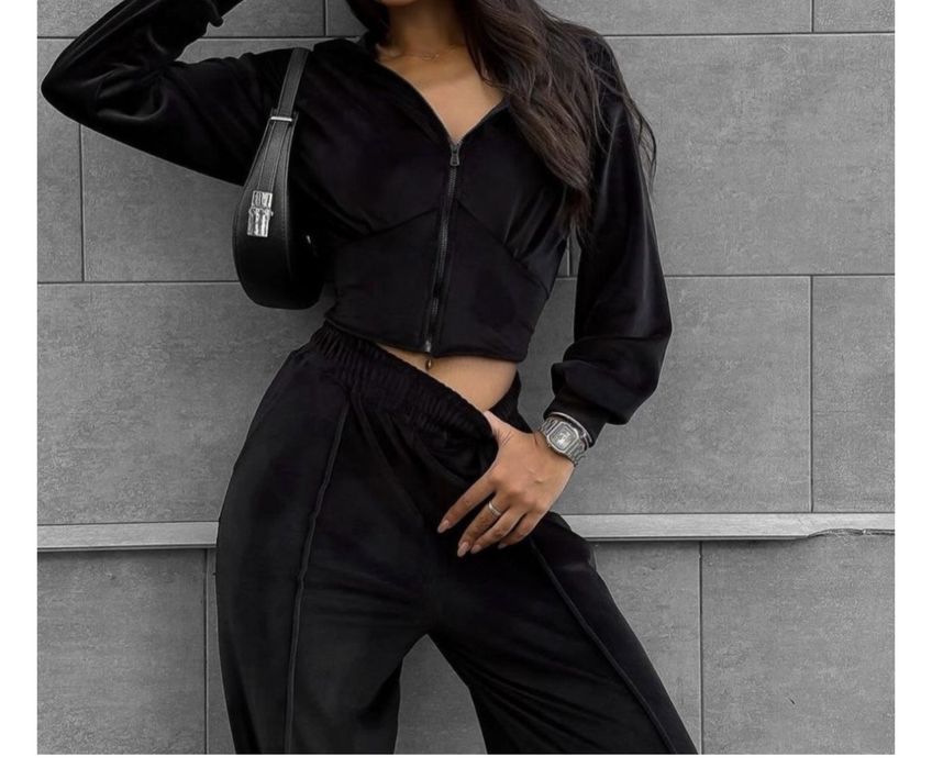 Продаю - замшевый спортивный костюм!