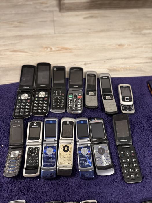 Lot Telefoane Vechi Probabil De Colectie