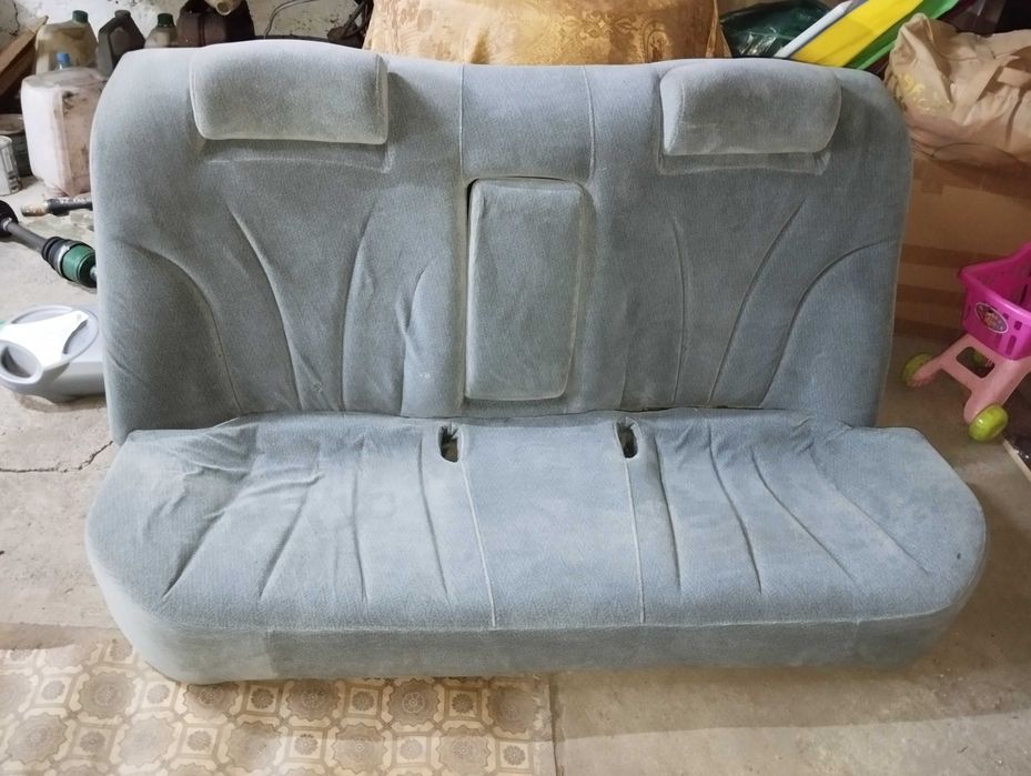 Сиденья на mitsubishi diamante.