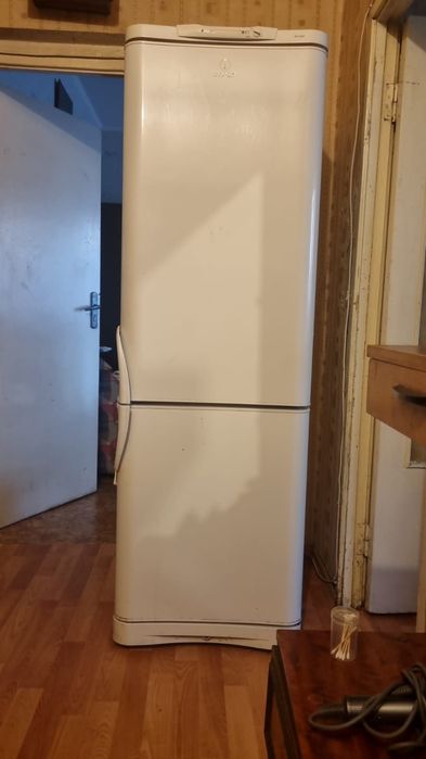 Холодильник Indezit продается