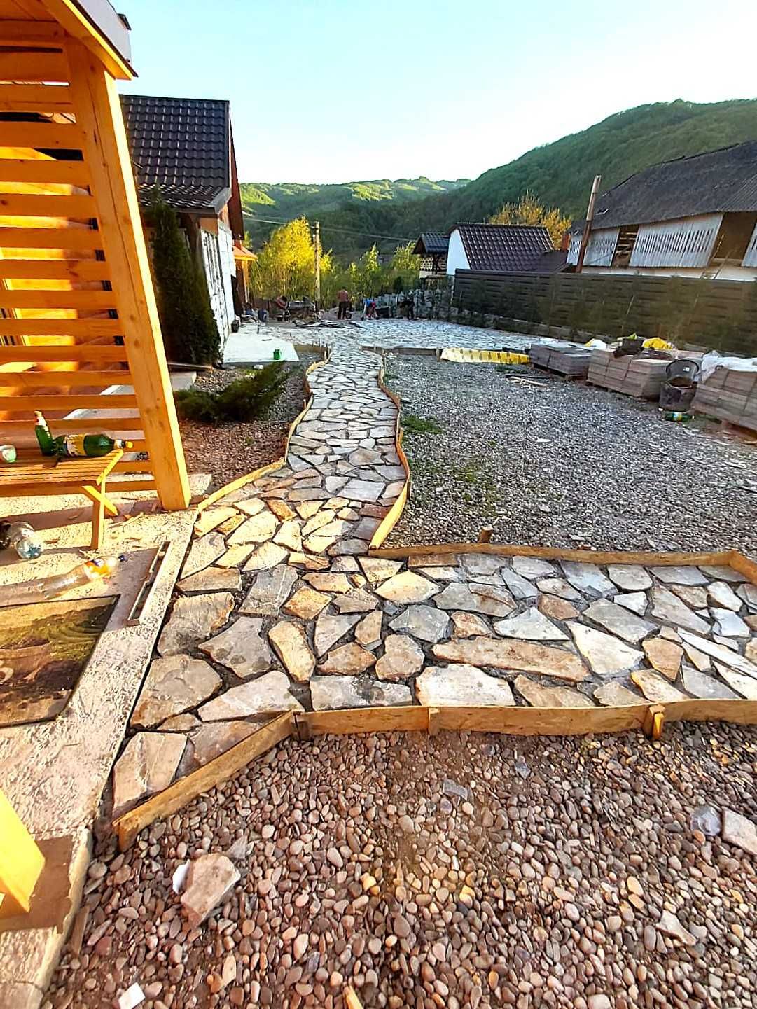 Pardoseli, placări, grătare și alte lucrări cu piatră naturală