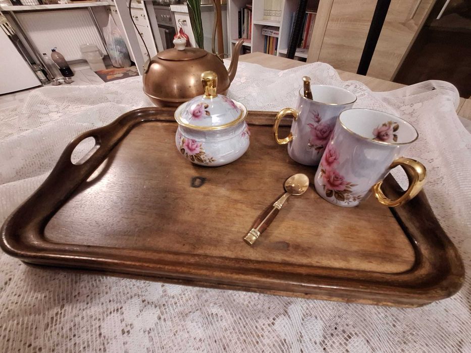 Tavă din lemn vintage, în stil Victorian.