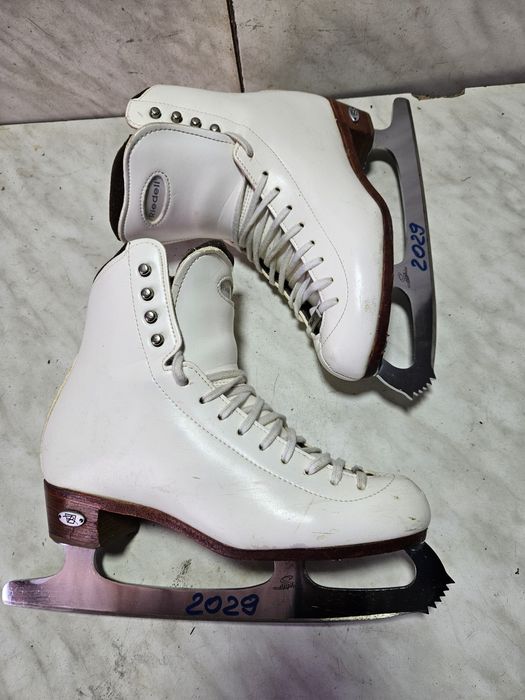Patine 2029 gheata patinaj artistic Riedell marime 37 (24 cm) profesio