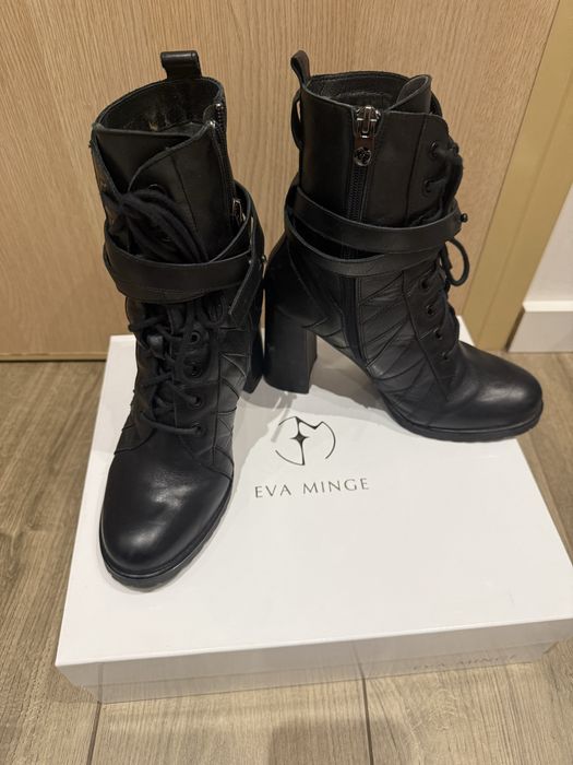 Продавам дамски кожени боти Eva Minge