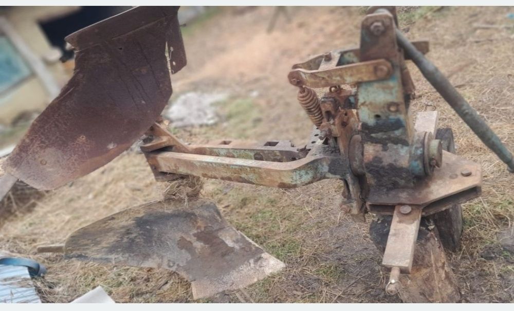 Vând plug reversibil