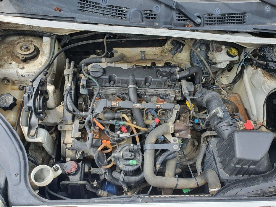 Dezmembrez Peugeot partner 2.0 hdi 90 cp cod RHY