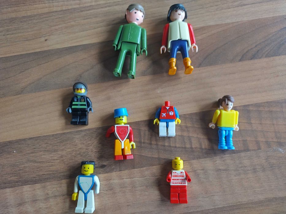 Фигурки човечета, Lego, Playmobil