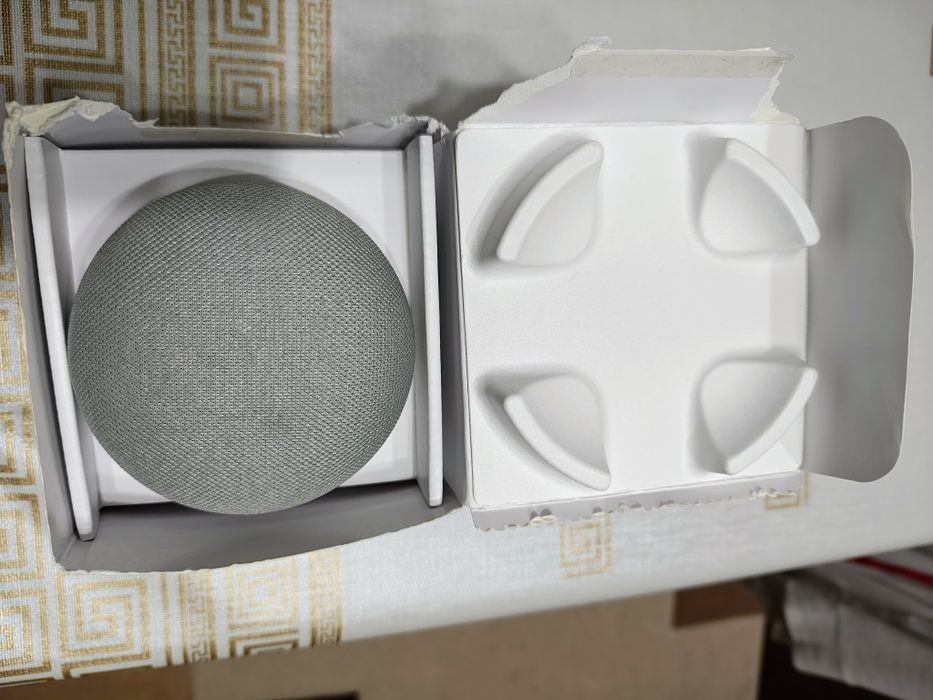Google Home Mini.Pret. 100 lei.