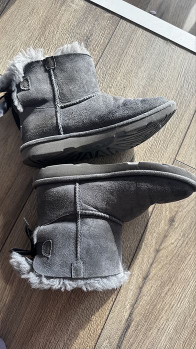 Ghete ugg piele intoarsa marimea 33,5