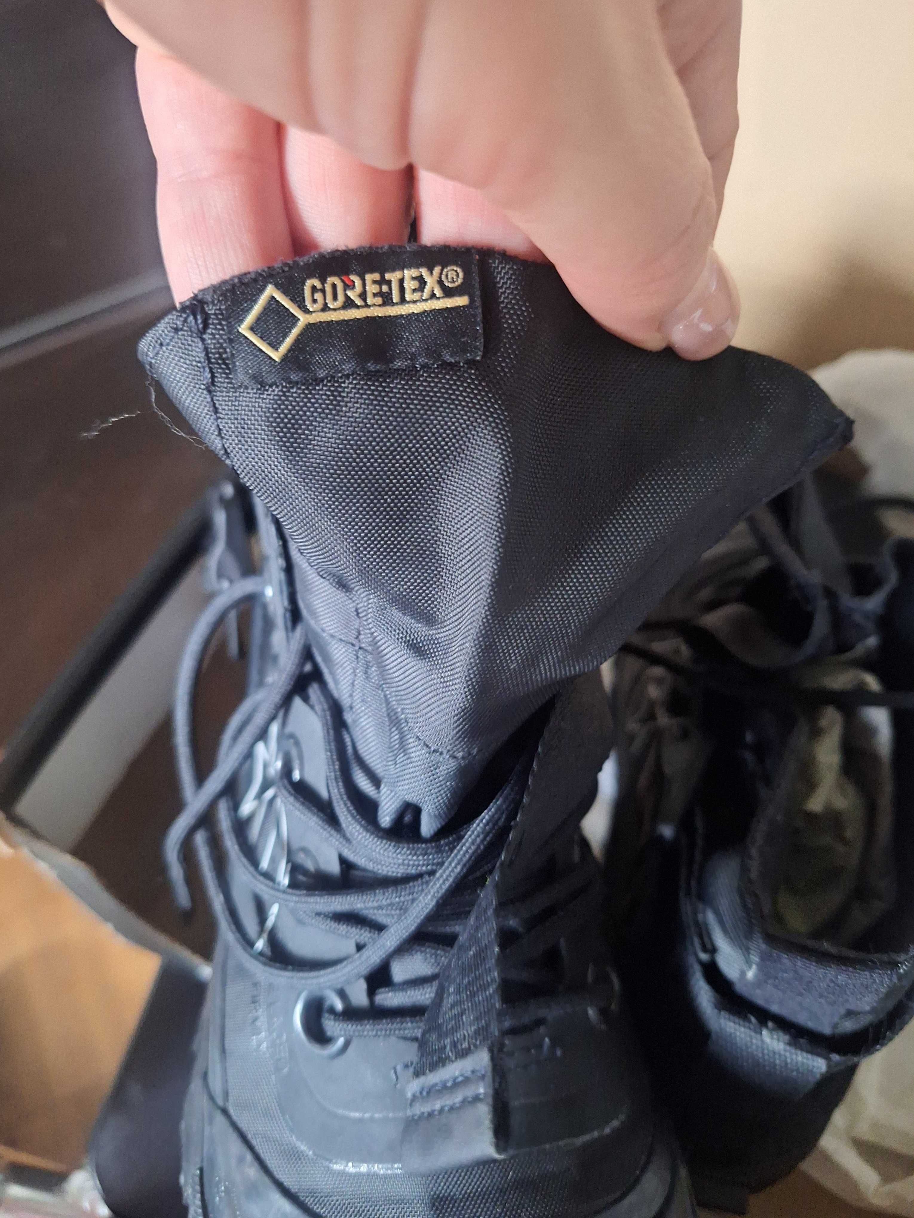 Converse gore-tex