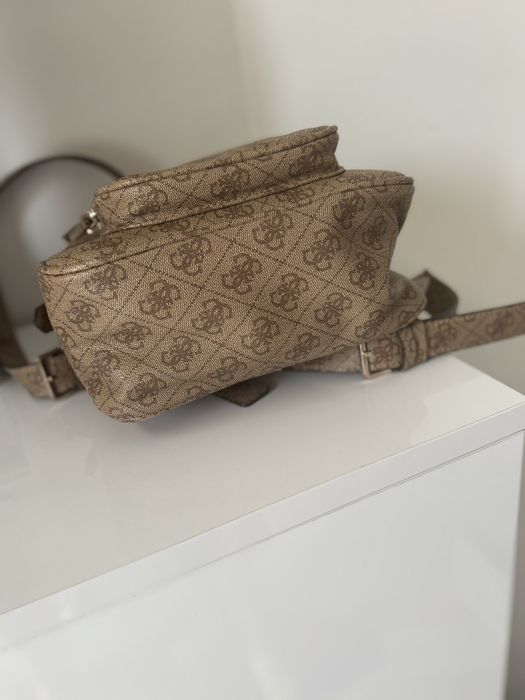 Раница на Guess.