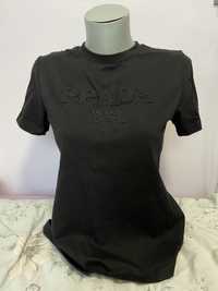 Женска оригинална тениска Prada размер S.