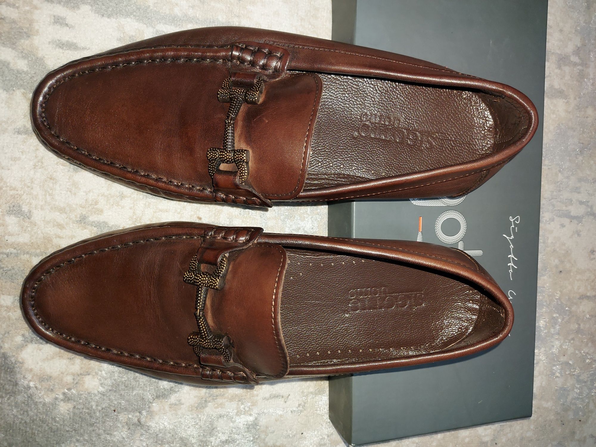 Продам туфли мужские коричневого цвета 42 размера кожанные отличного к
