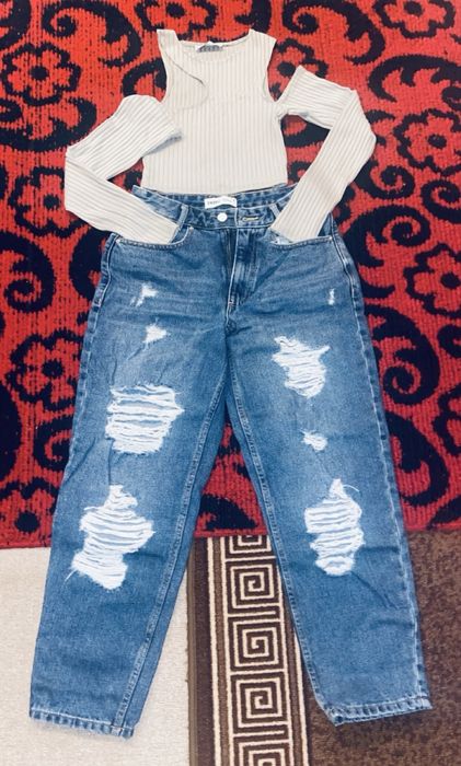 Bluză și Blugi, ambele