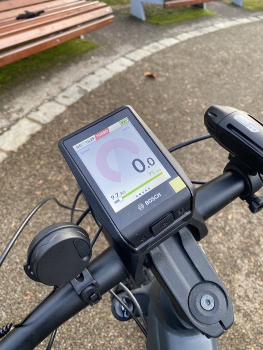 Bicicletă electrică cube