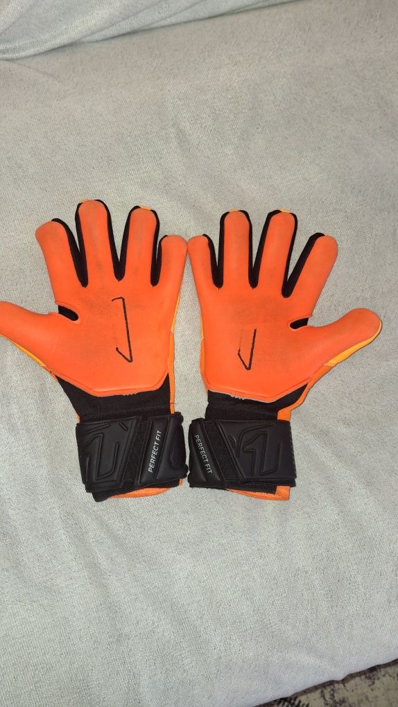 RINAT вратарски ръкавици