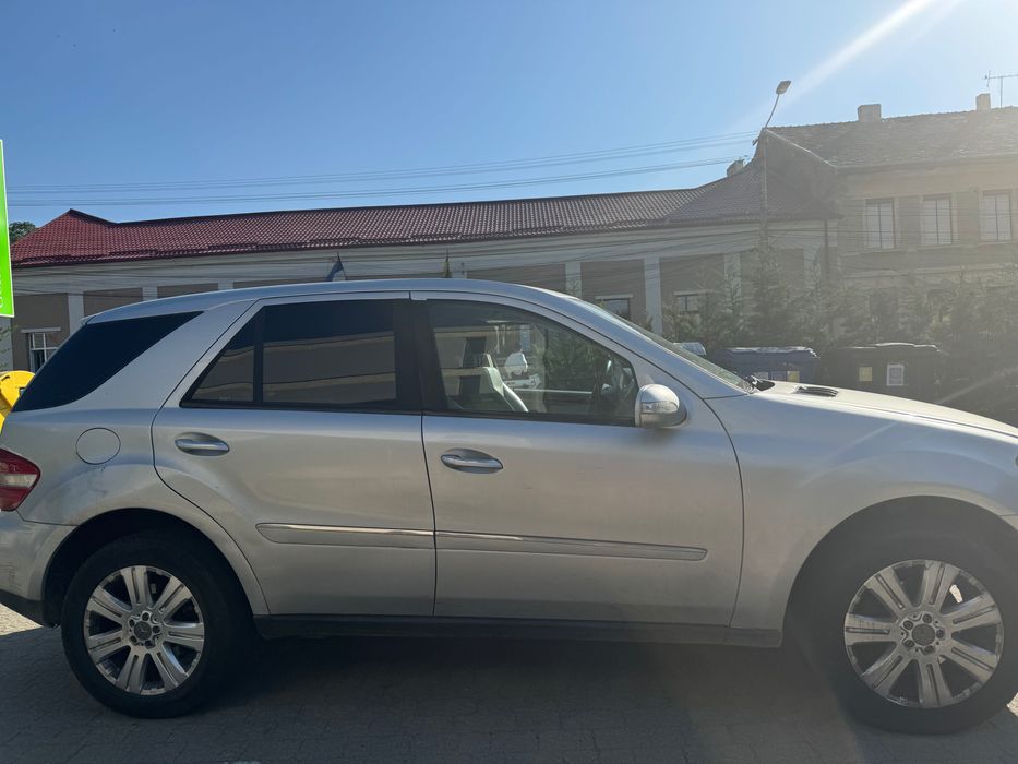 Vând Mercedes ML 320