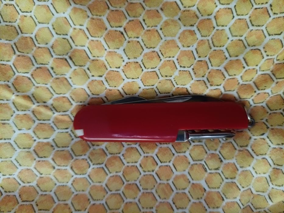 Briceag multifunctional pentru camping pescuit drumeții.