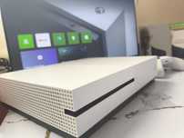 XBOX One S 512Gb/ в идеальном состоянии/рассрочка/Ред/игры дёшево .