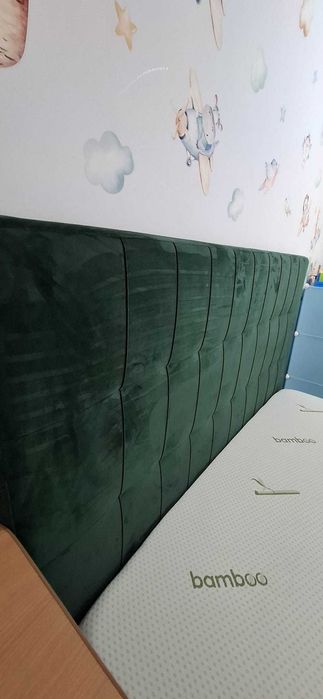 Pat tapițat, saltea inclusă, 160x200 cm.