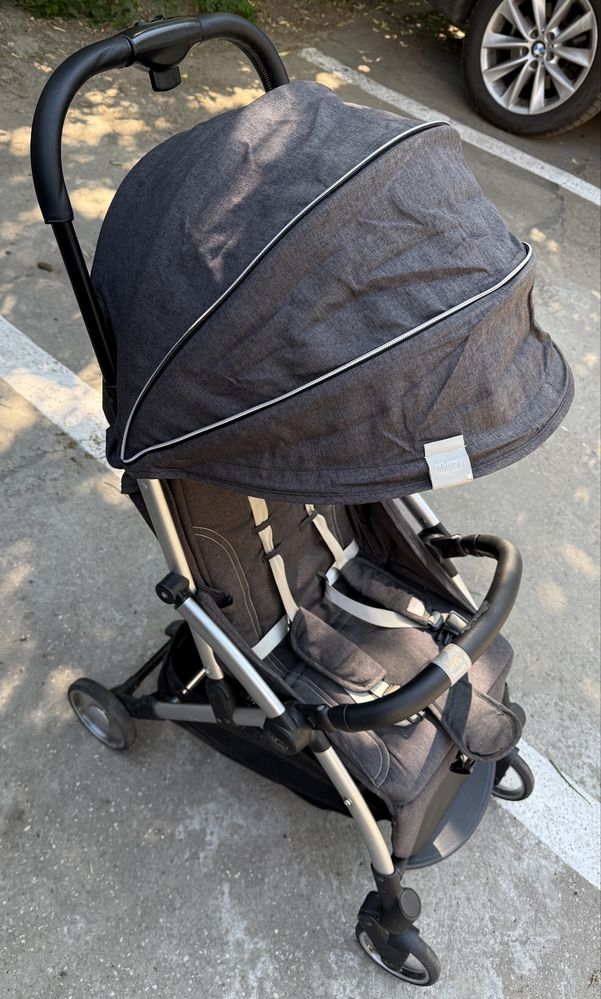 Carucior Chicco UltraLight & Ultraportabil