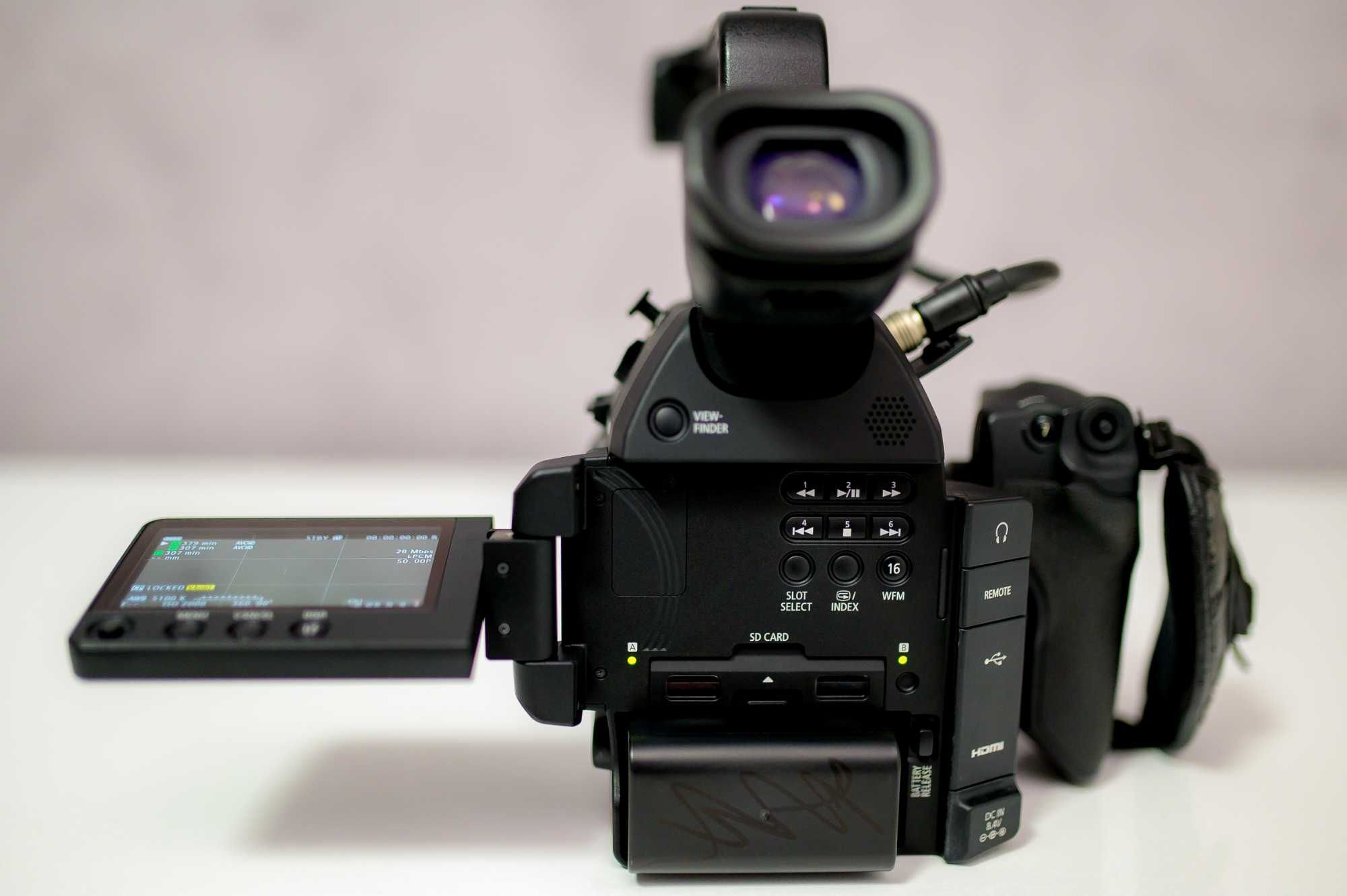 Camera Cinema Profesionala Canon EOS C100 Mark II