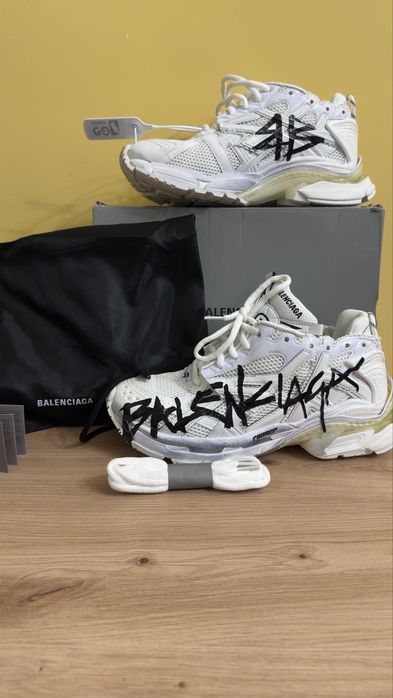 Balenciaga Runner Grafitti White обувки