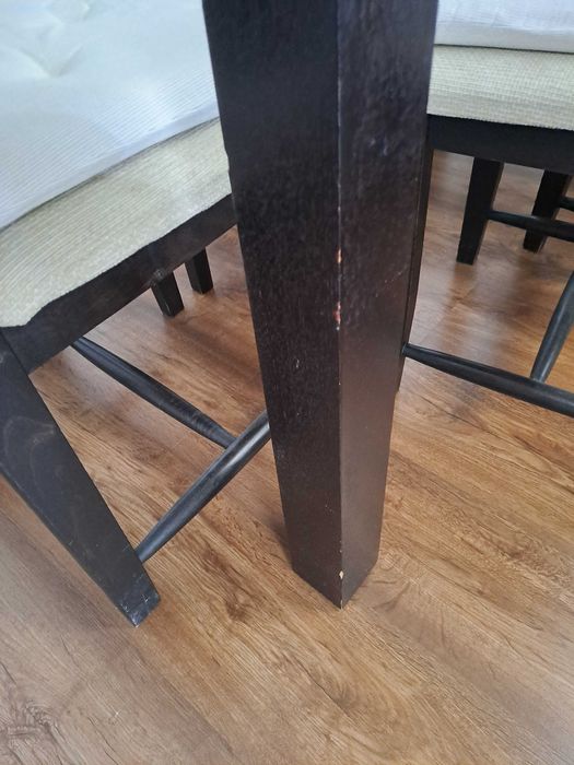 Трапезна стъклена маса с шест стола