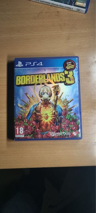 Vand ps 4 pro tot cu jocuri plus 2 manete