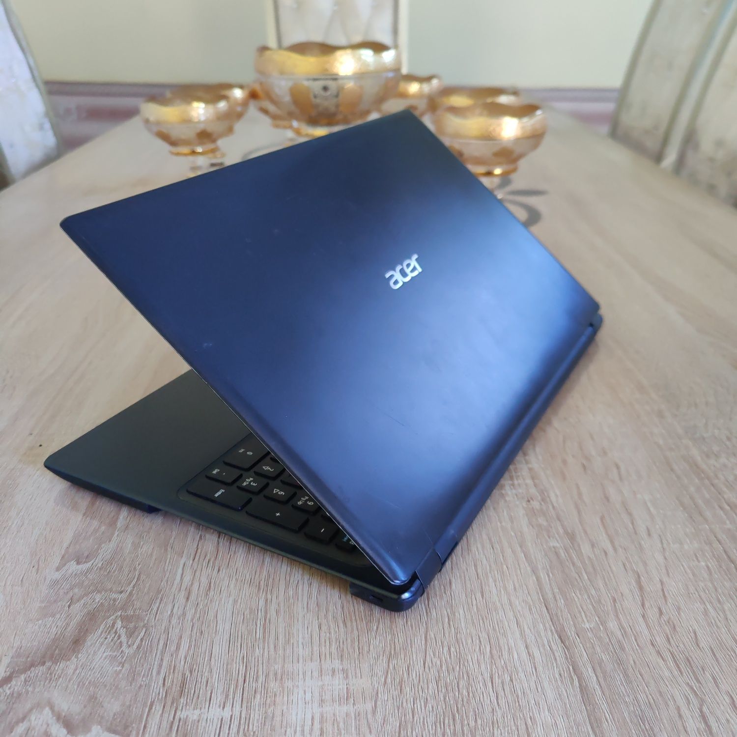 Acer notebook 4GB/ 320 GB