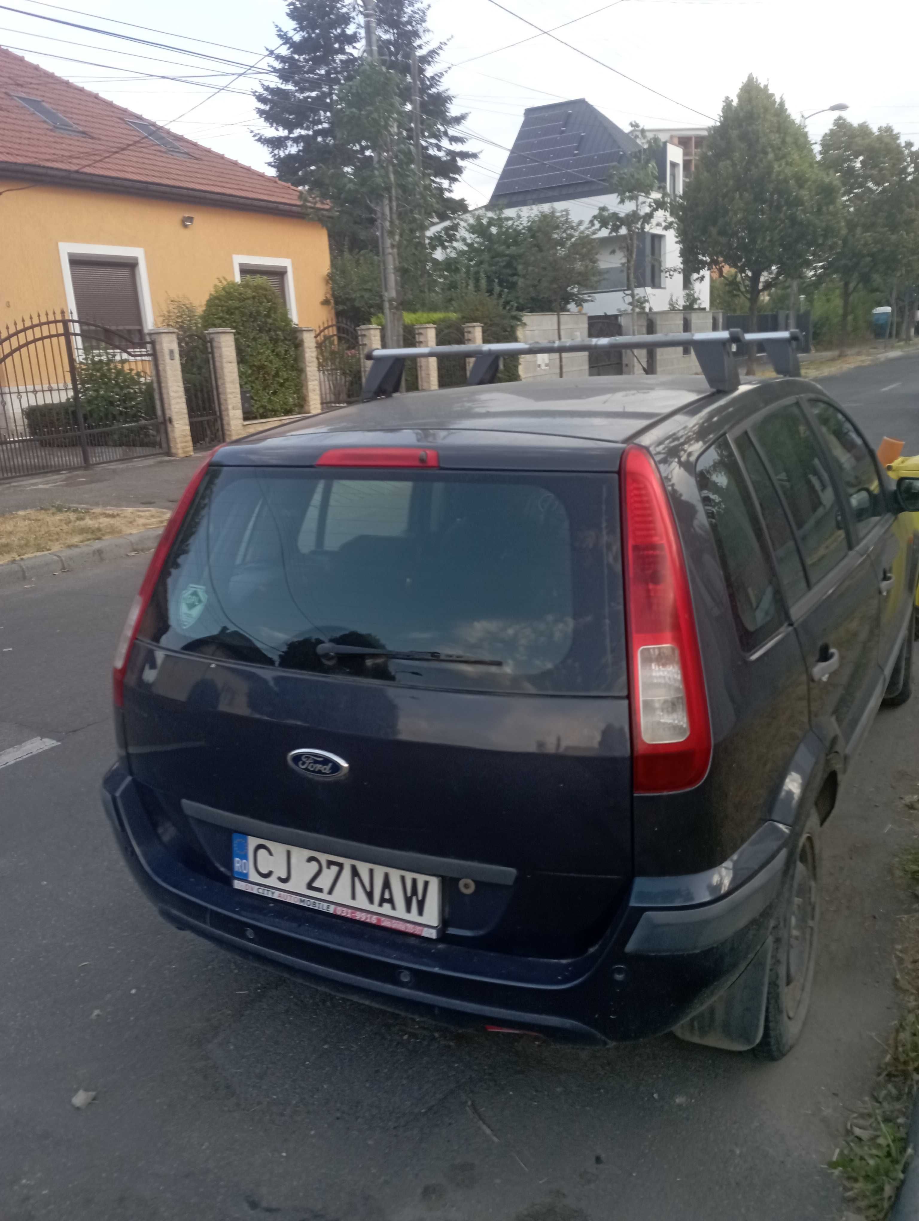 Vând Ford Fusion 1,4