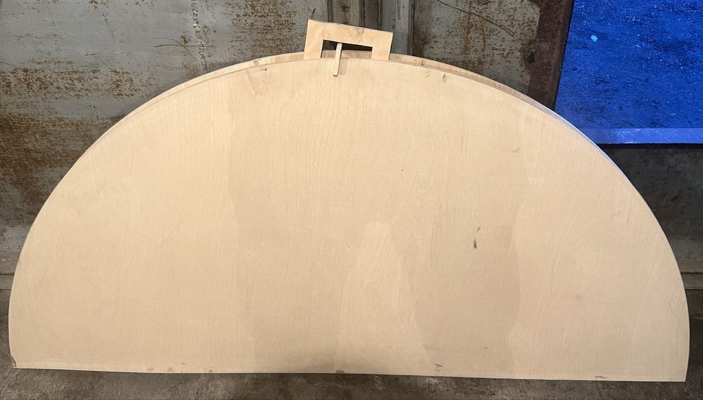 Круглый стол в хорошом состоянии