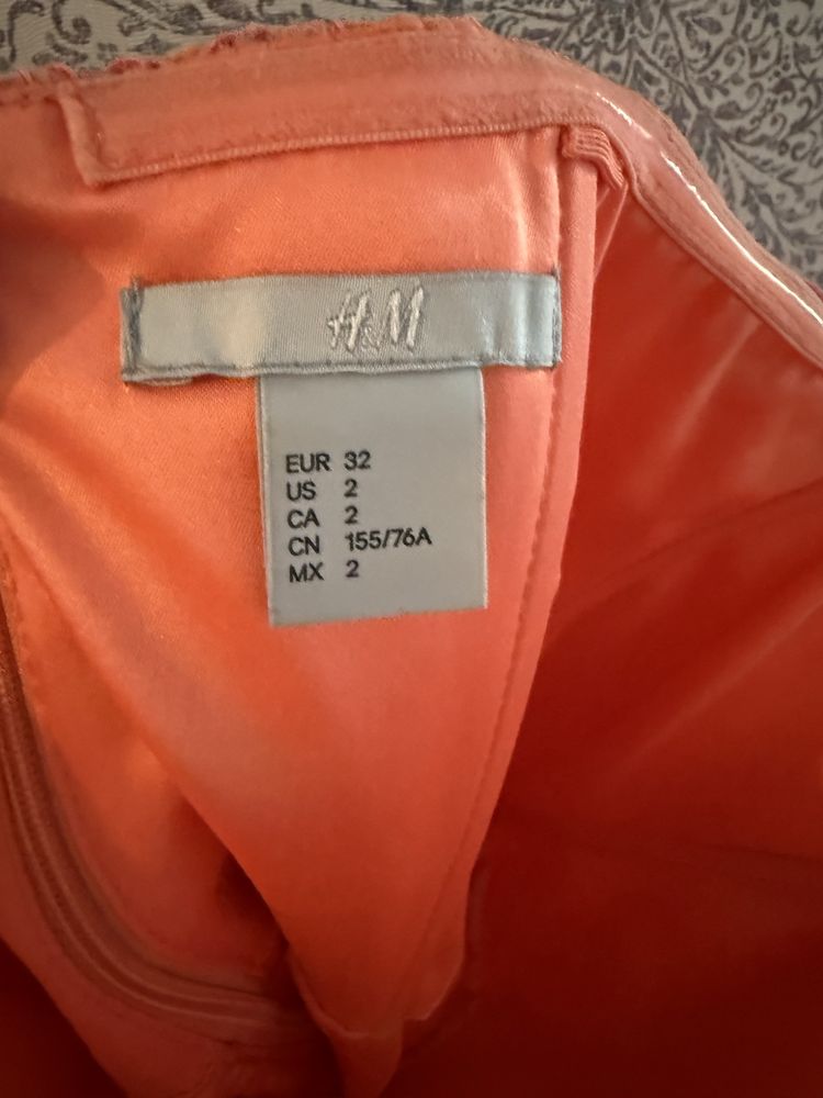 Елегантна дълга рокля H&M