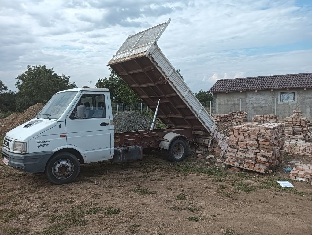 Ridic moloz .ofer și topogane pentru blocuri