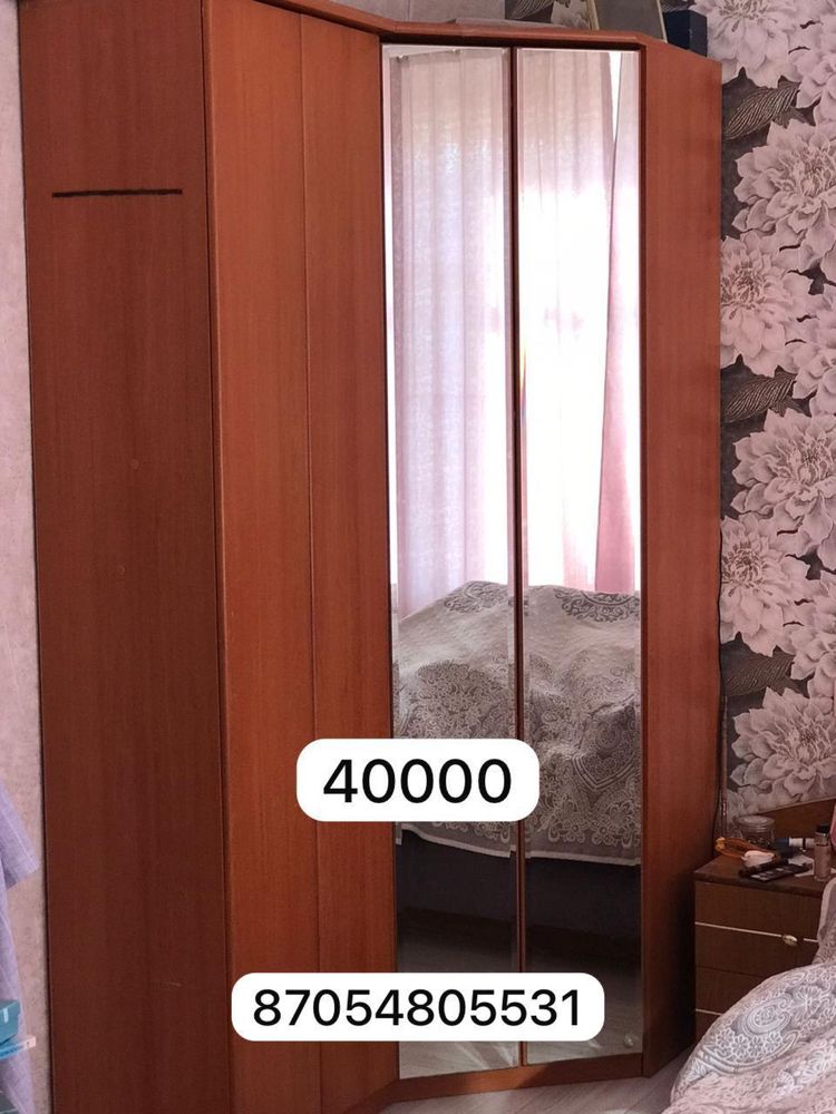 Срочно Продаю угловые шкафы б/у в хорошем состоянии.