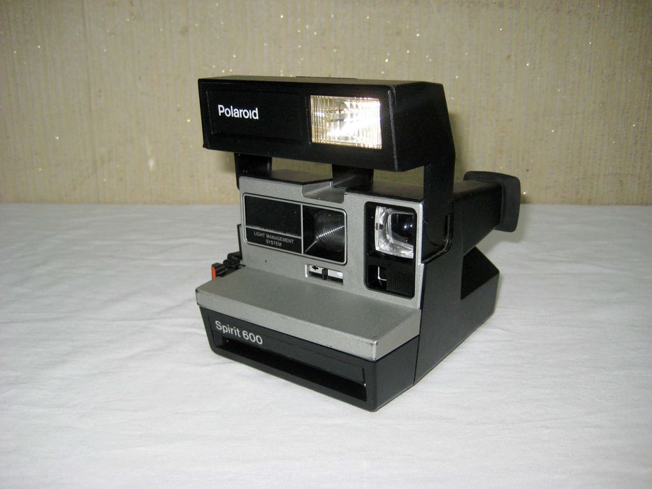 Полароид Spirit 600 идеальном почти новым состоянии!