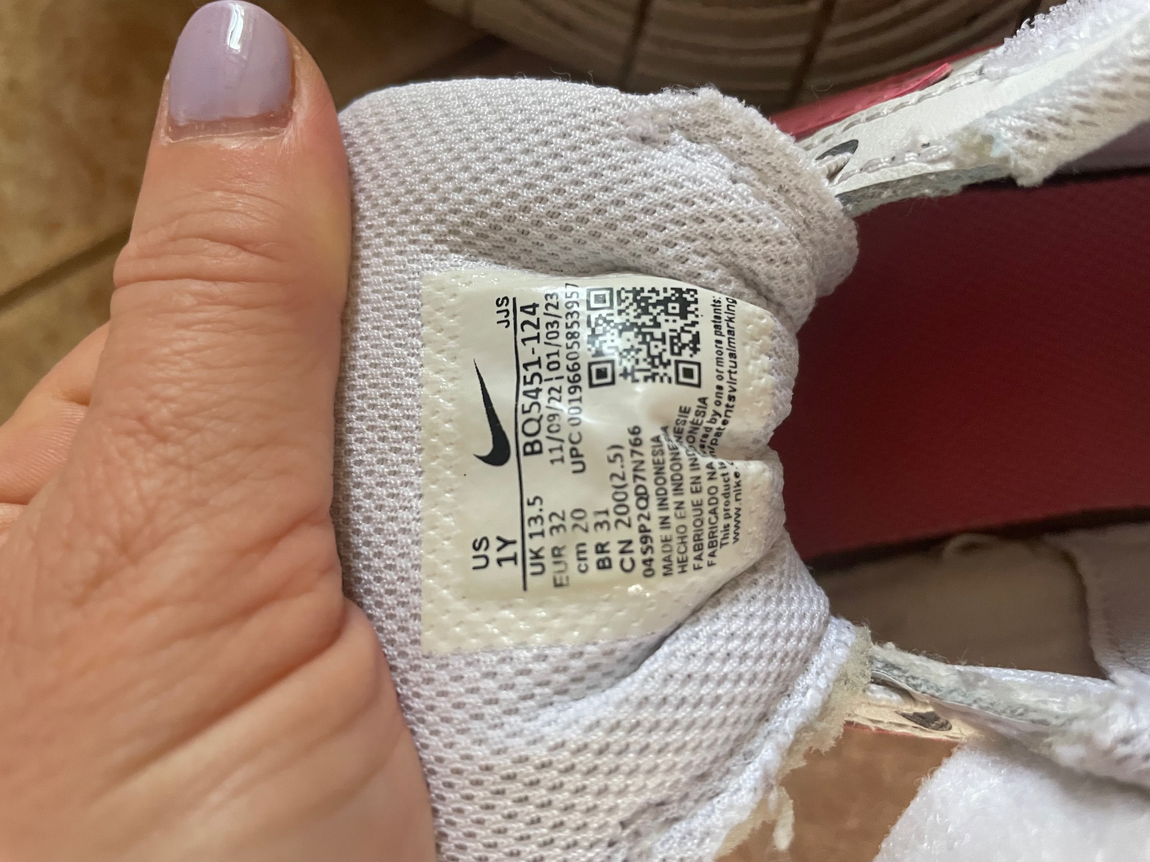 Бели Nike размер 32
