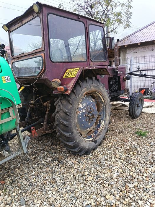 Vând tractoare  U650  , plug pp4 și freza Bomet