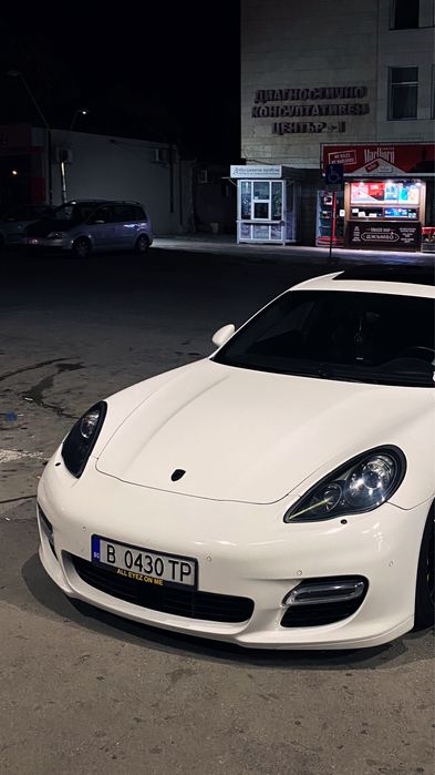 Кола под наем Porsche Panamera Turbo